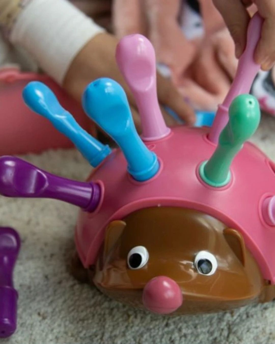 Learning Resources – Ježek pro jemnou motoriku – růžový